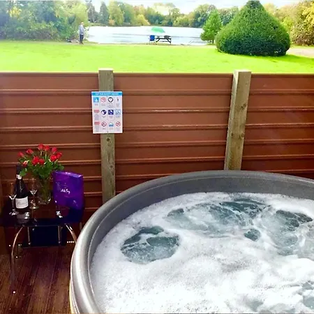 Willow 13 Hot Tub *