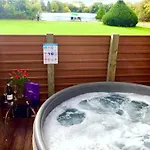Willow 13 Hot Tub *