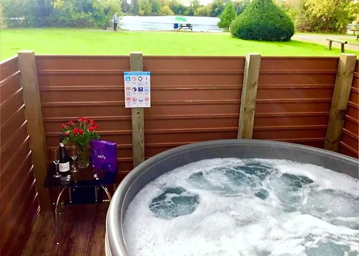 Willow 13 Hot Tub *